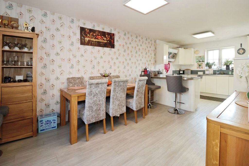 Property photo 3 of 20 Pbox-Img.Jpg