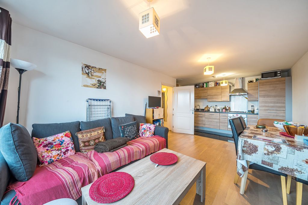 Property photo 2 of 14 1404741-8-697Cceb...