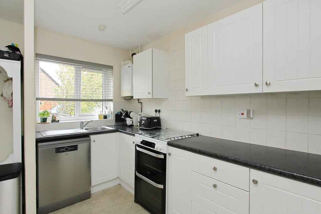 Property photo 3 of 19 Kitchen