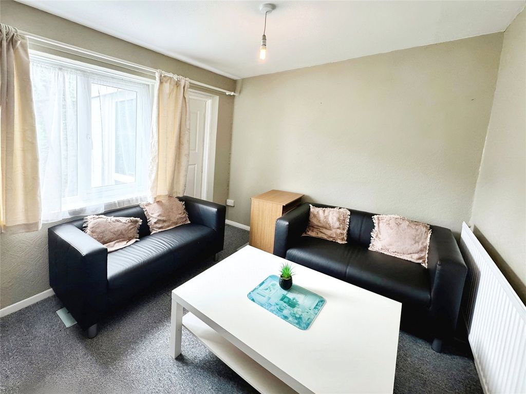 Property photo 3 of 7 Shared Lounge