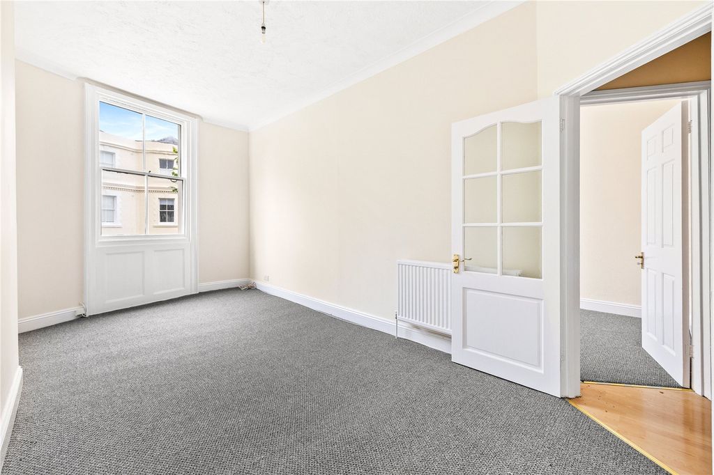 Property photo 3 of 11 Picture No. 27