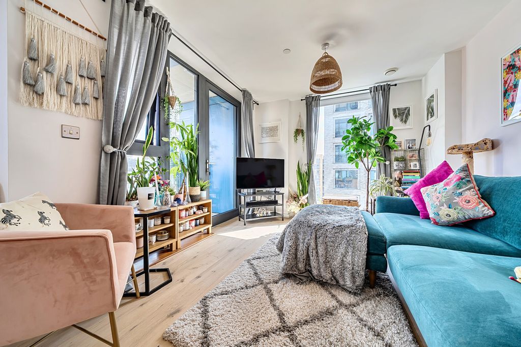 Property photo 1 of 20 Lounge