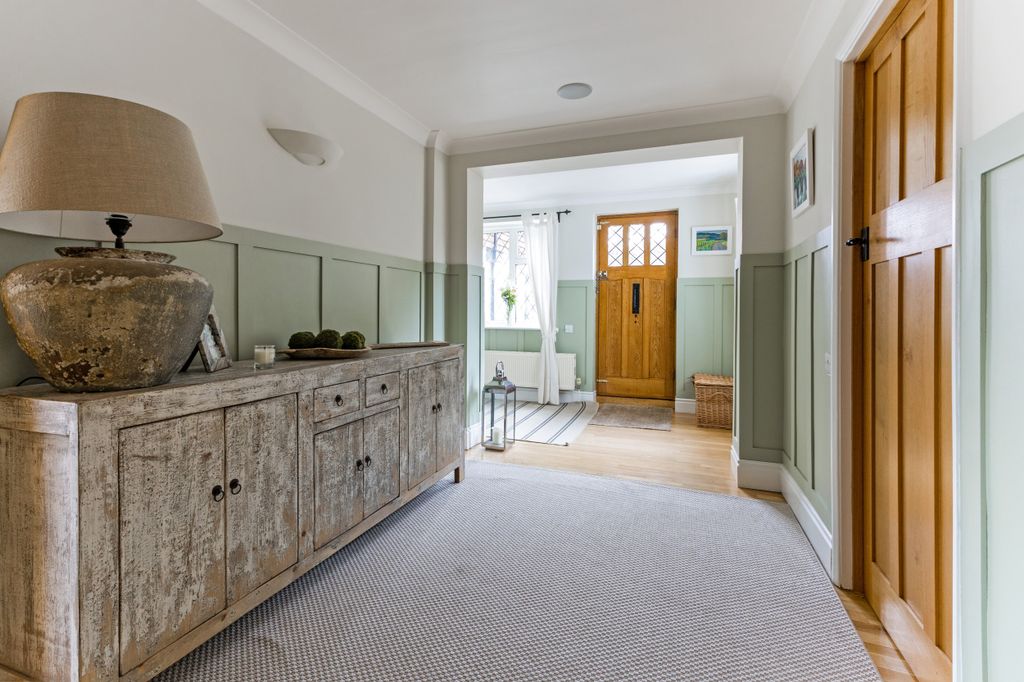 Property photo 3 of 27