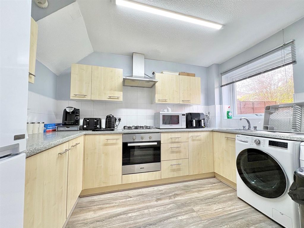 Property photo 3 of 11 Kitchen.Jpg