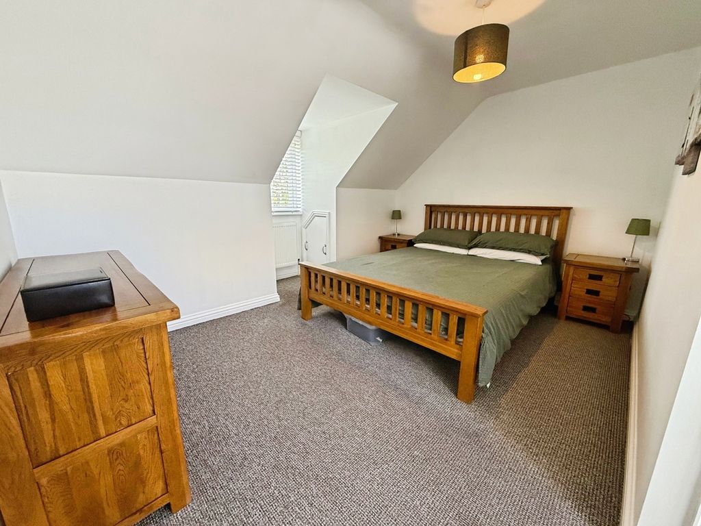 Property photo 2 of 18 Bedroom 1