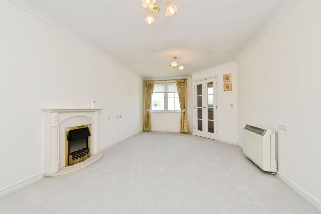Property photo 1 of 11 Lounge