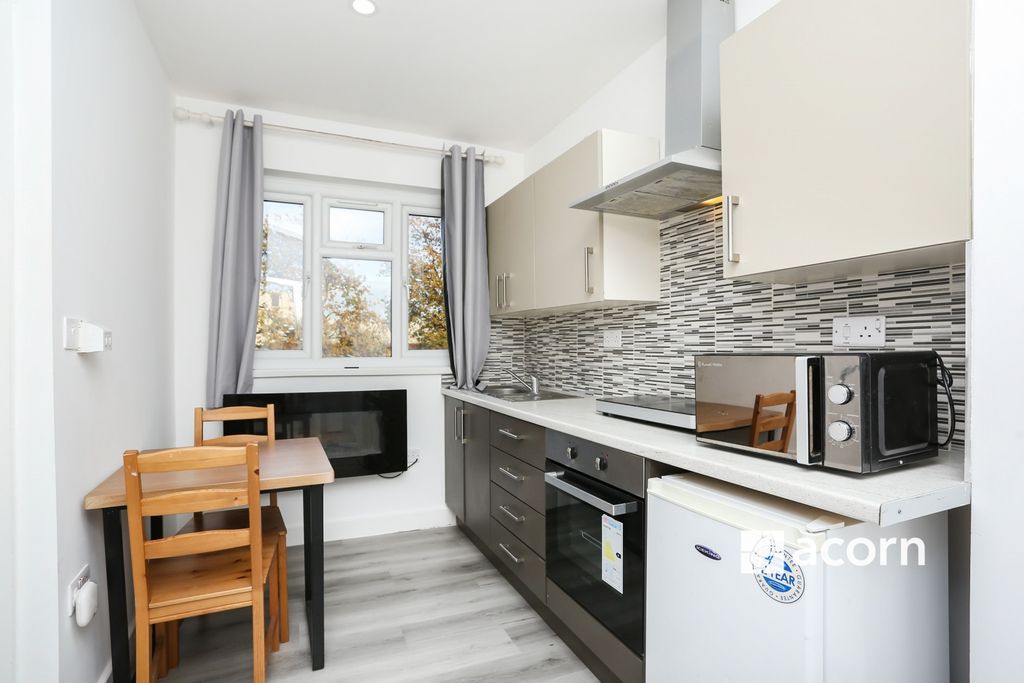 Property photo 3 of 10 B098014E-42c5-F01...