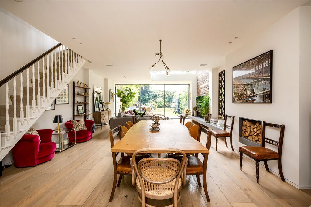 Property photo 3 of 19 Dining