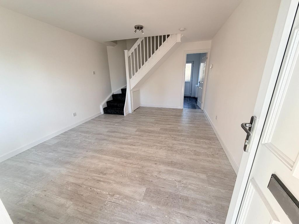 Property photo 2 of 17 Lounge