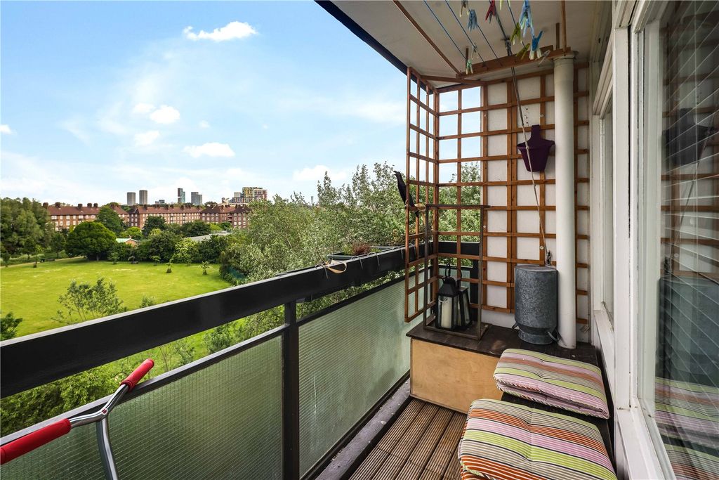 Property photo 3 of 17 Balcony