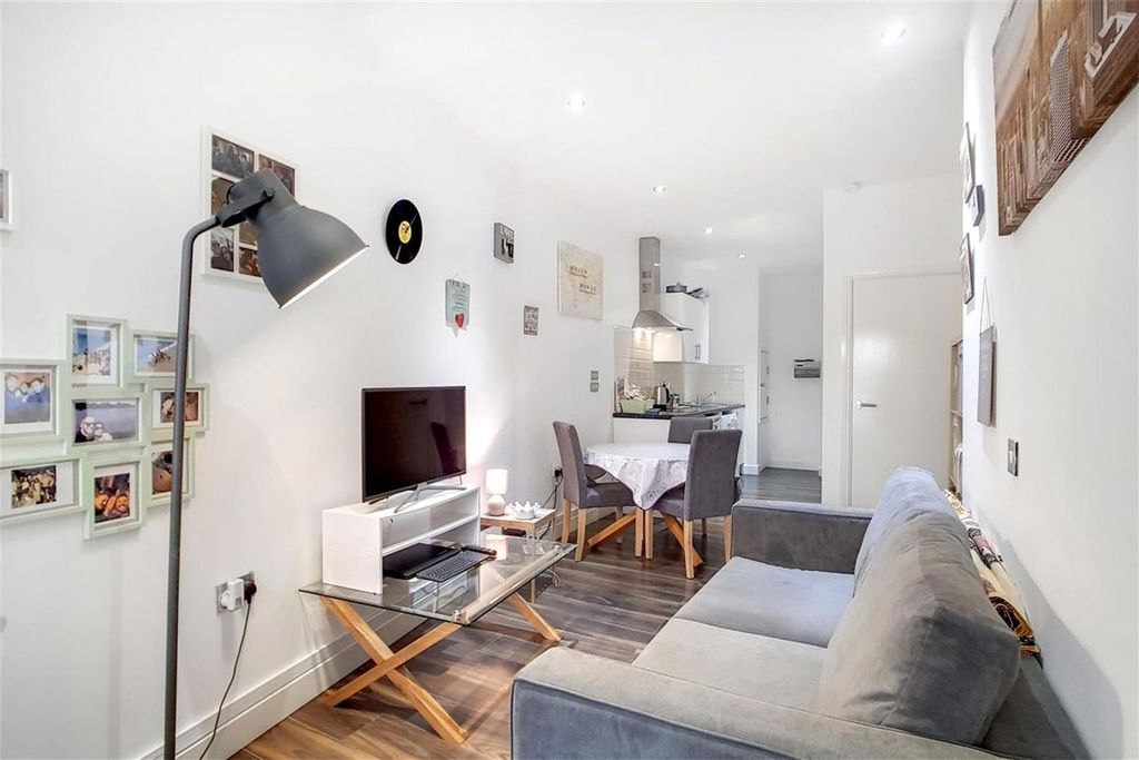 Property photo 3 of 6