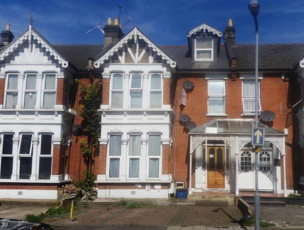 Property photo 1 of 7 2 Bedroom Conversion For Rent