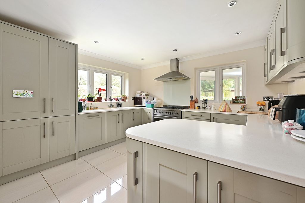 Property photo 3 of 14 3-Windrush-Heights (12)