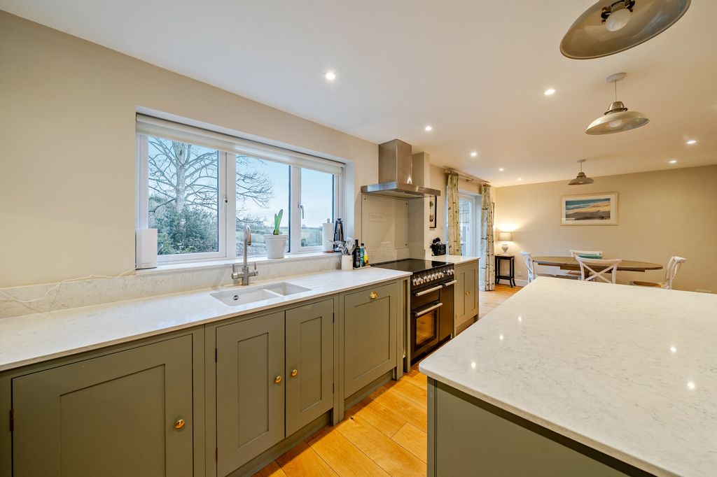 Property photo 3 of 36