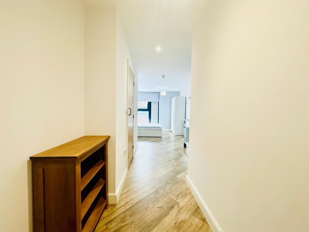 Property photo 3 of 9 Studio Entrance
