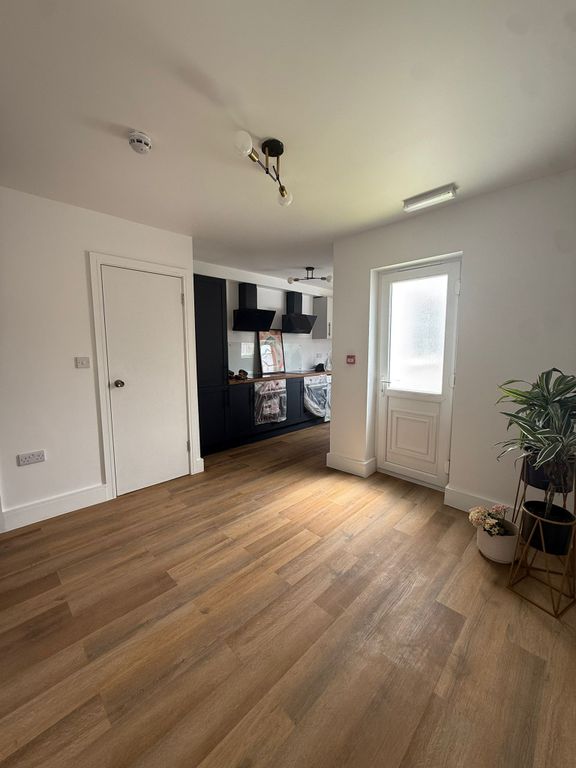 Property photo 2 of 25