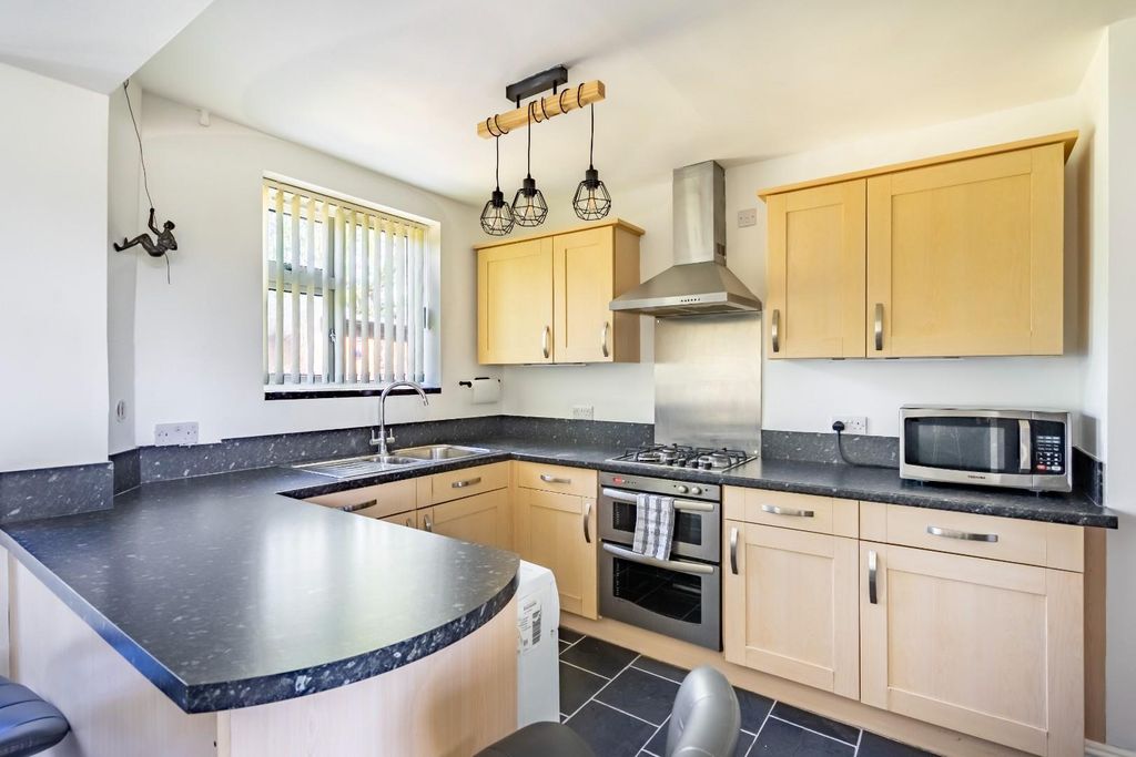 Property photo 2 of 17 Kitchen