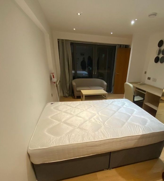 Property photo 3 of 5 Living Space 1