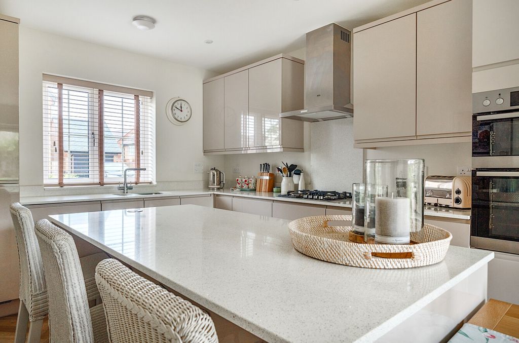 Property photo 3 of 12 1298874-26-6835B0...