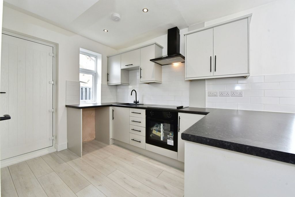 Property photo 2 of 17 Pbox-Img.Jpg