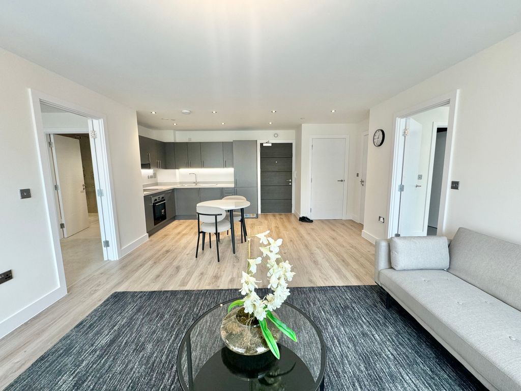 Property photo 3 of 23 Image00022