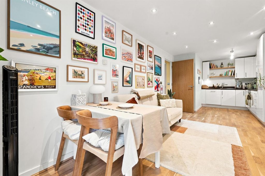 Property photo 2 of 9 2