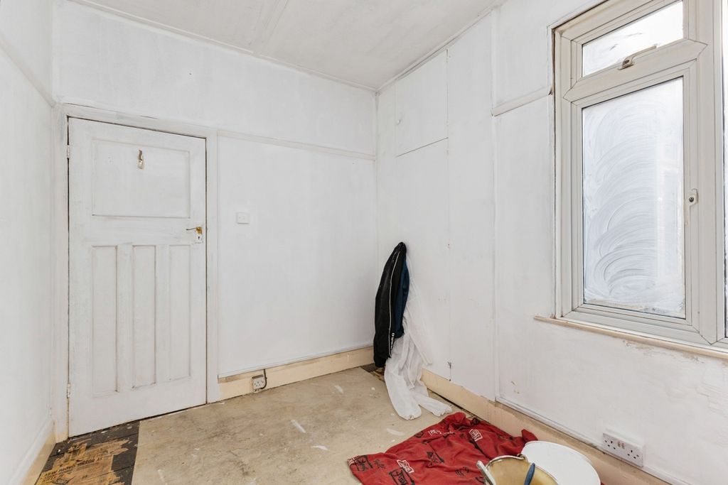 Property photo 3 of 10 Pbox-Img.Jpg
