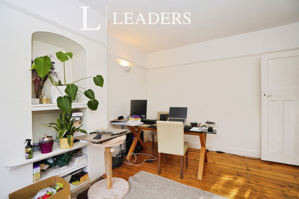 Property photo 3 of 9 Pbox-Img.Jpg