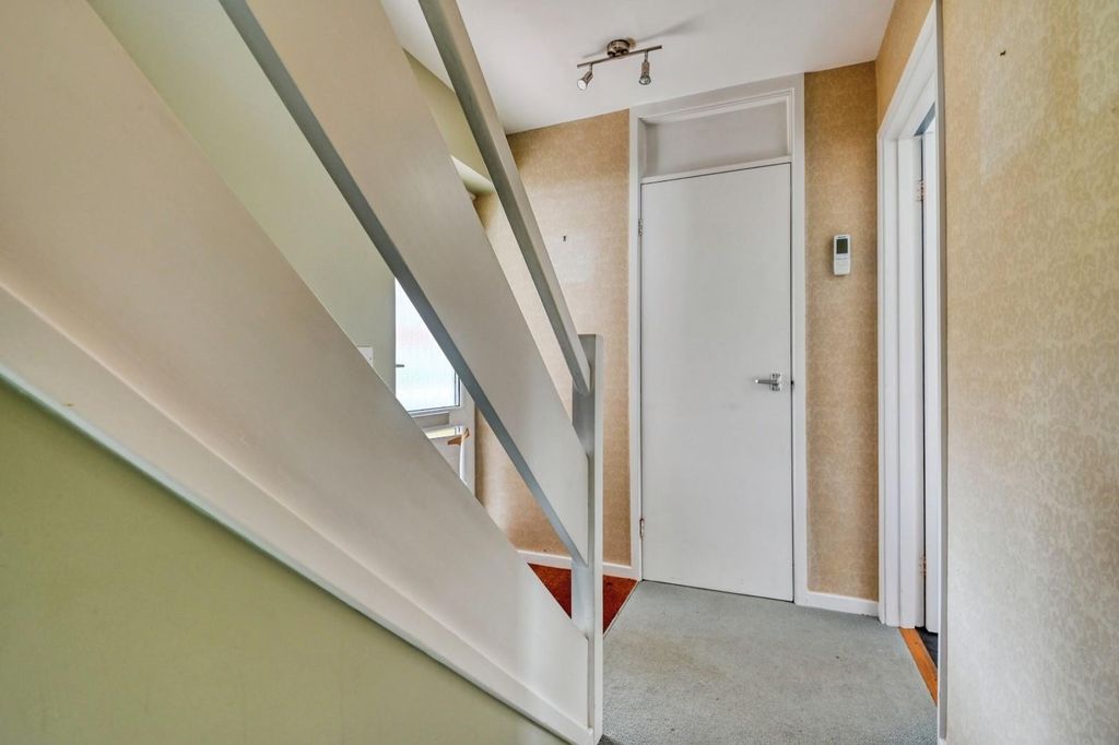 Property photo 3 of 21 16Fal5.Jpg