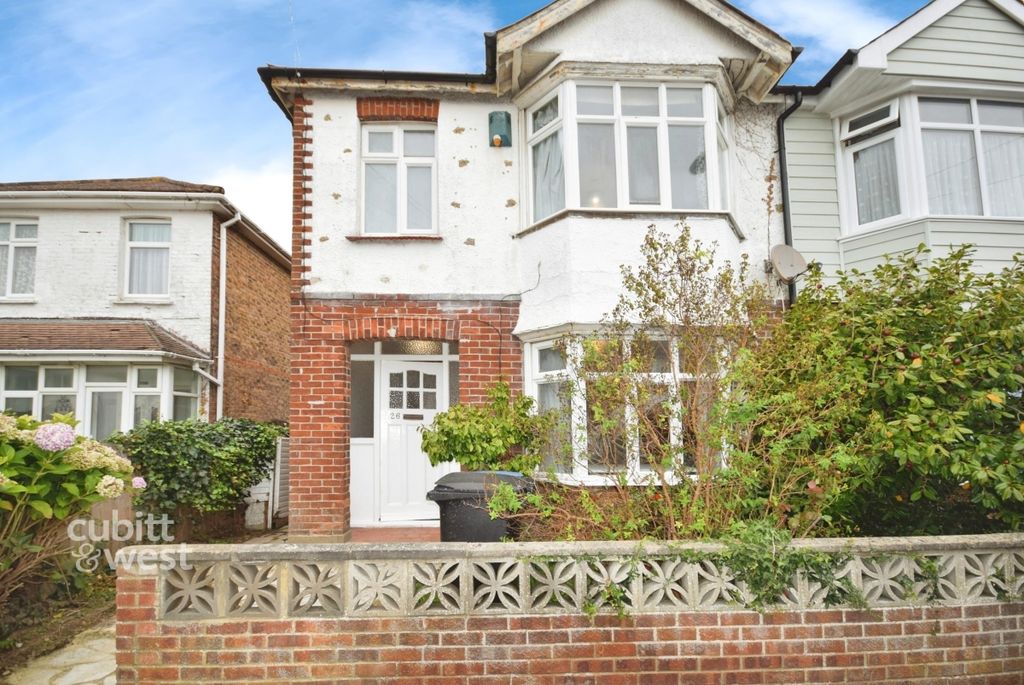 Property photo 1 of 9 26 Cavendish Road...