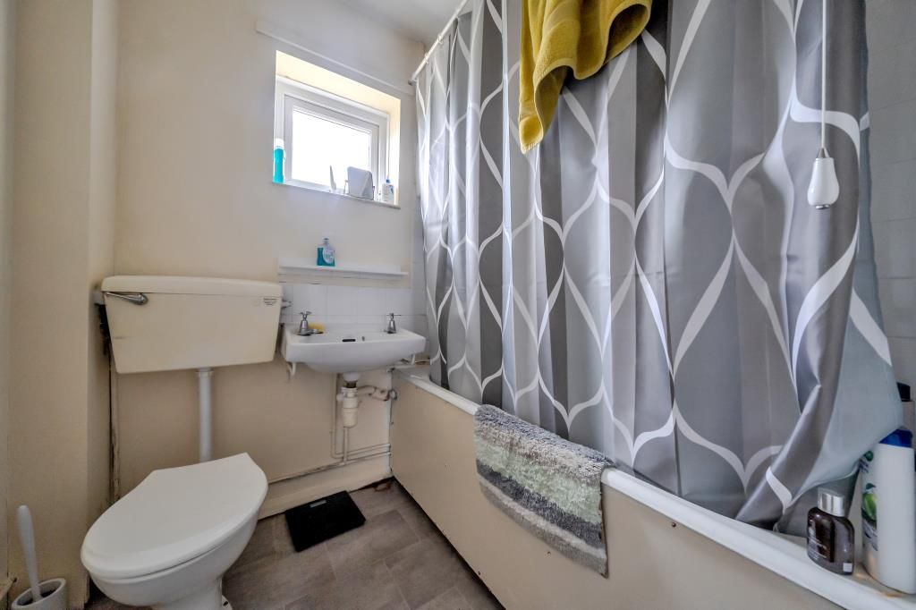 Property photo 3 of 20 Bathroom
