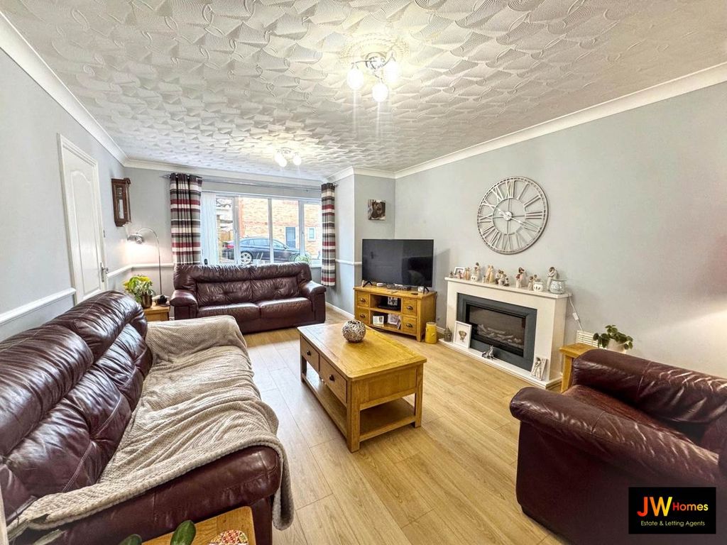 Property photo 2 of 20 Living Room 2 (4)