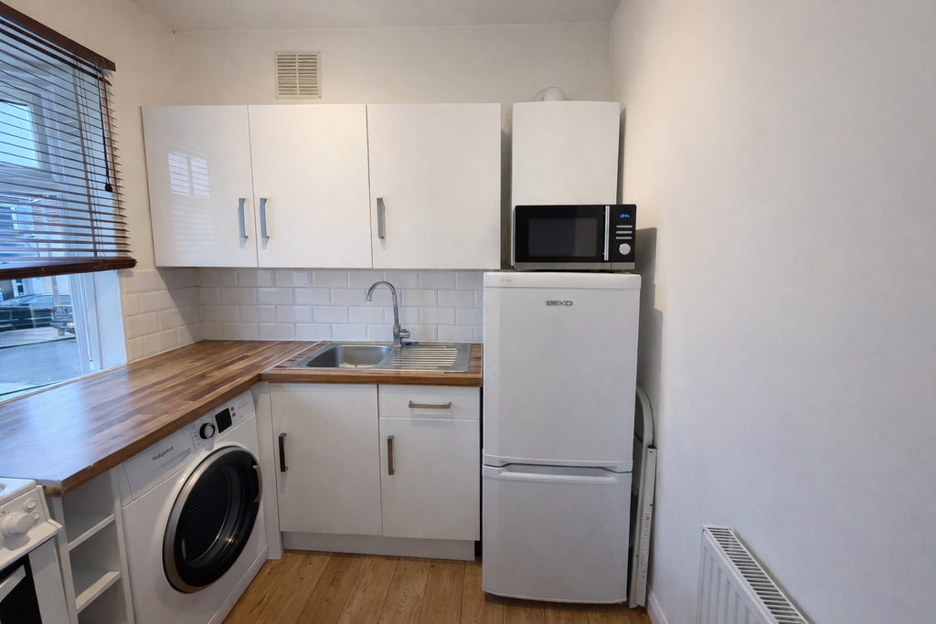 Property photo 3 of 7 Kitchen