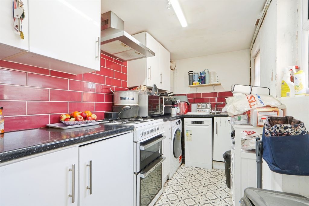 Property photo 2 of 17