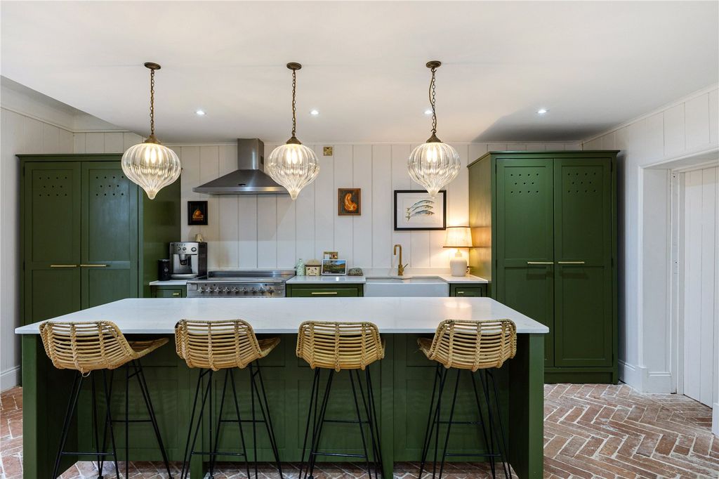 Property photo 3 of 22 Breakfast Bar