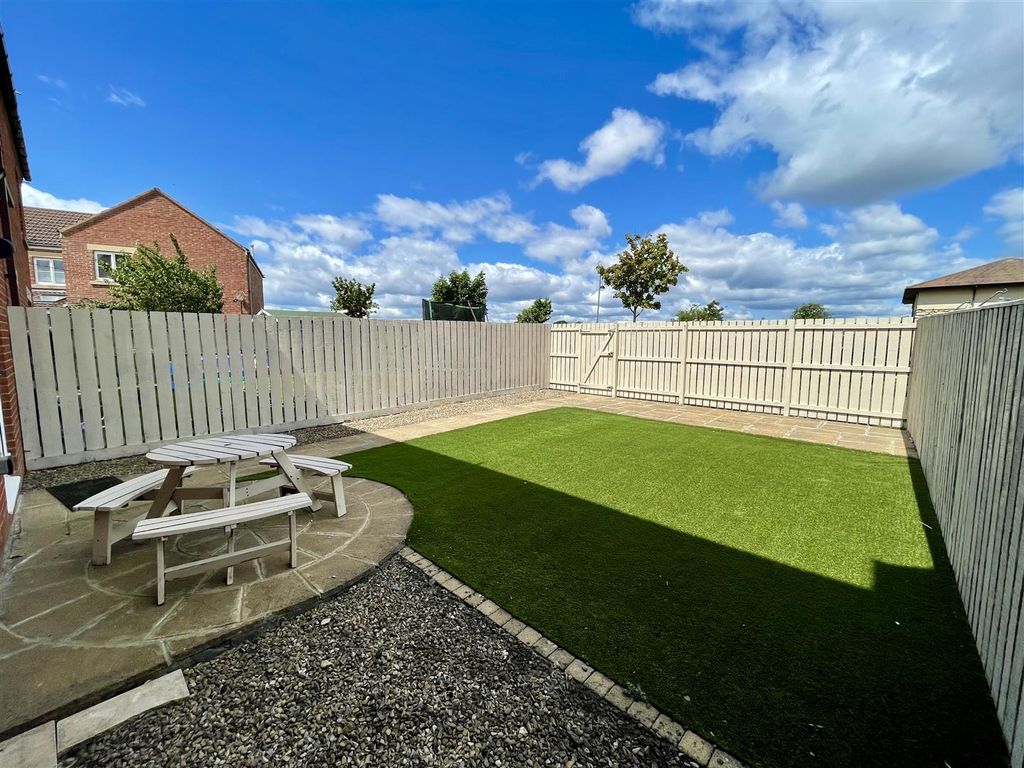 Property photo 2 of 18 Externally