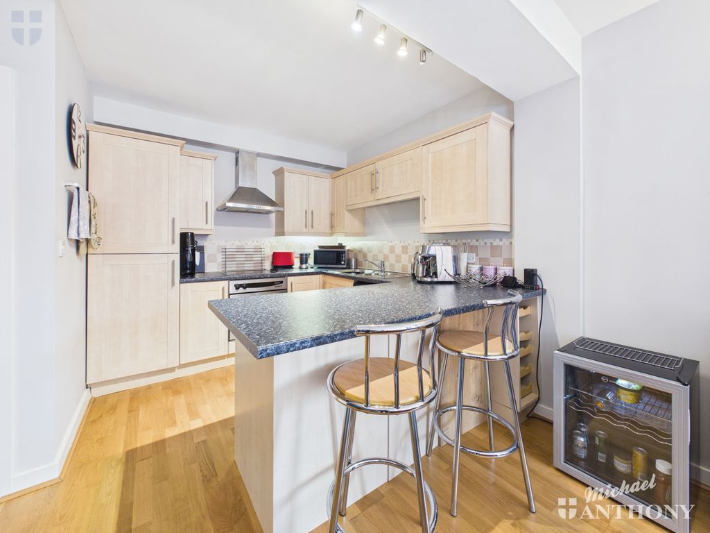 Property photo 2 of 8 Cam03852G0-Pr0552-Still008