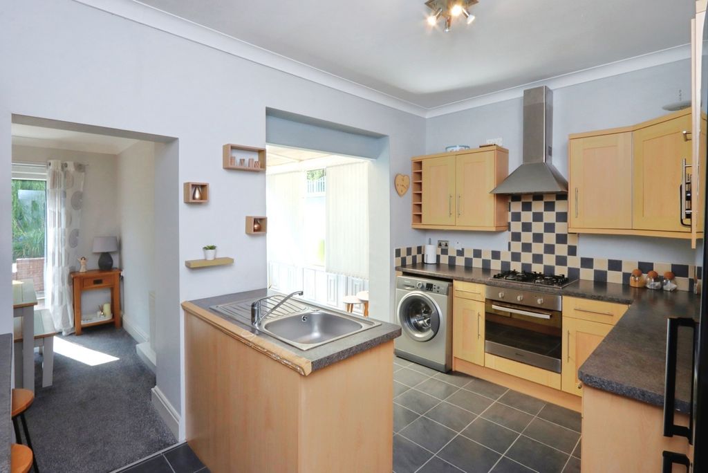 Property photo 2 of 17 Photo
