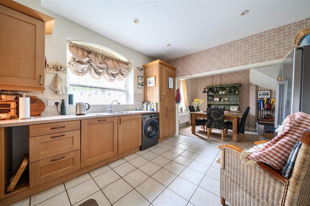 Property photo 2 of 14 Kitchen / Dining Room