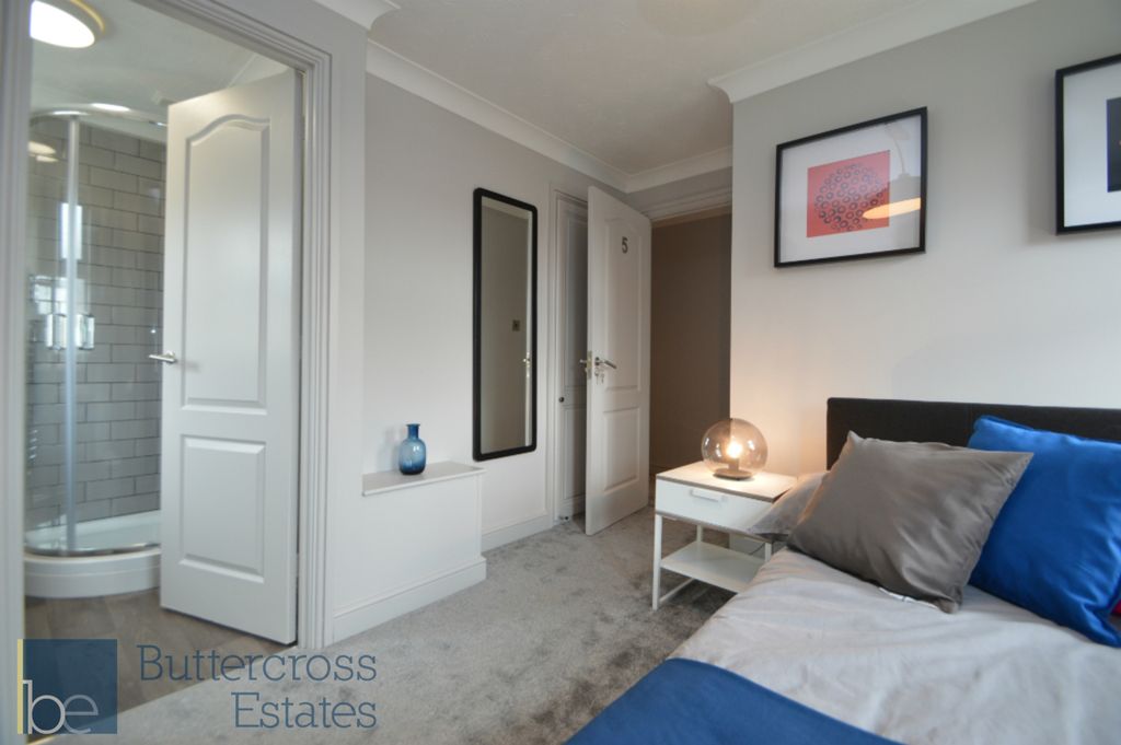 Property photo 2 of 9 Bedroom