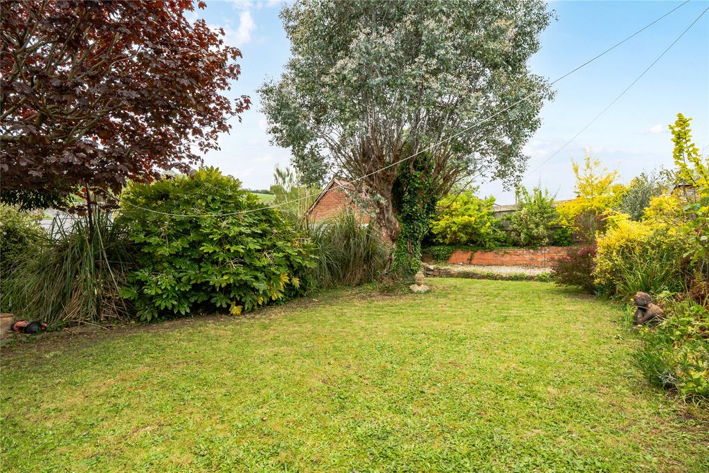 Property photo 2 of 25 Picture No. 24