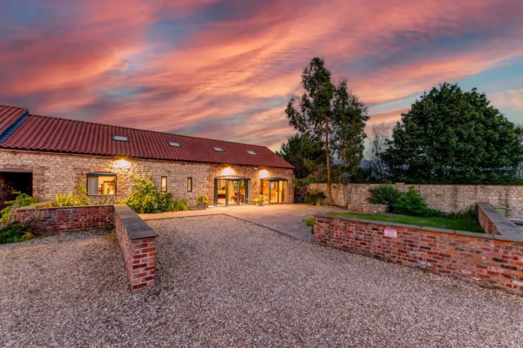 Property photo 1 of 20 Photo 8