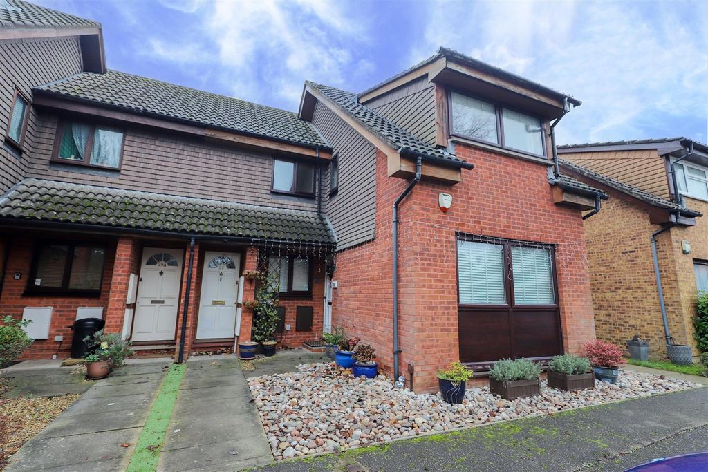 Property photo 1 of 7 External