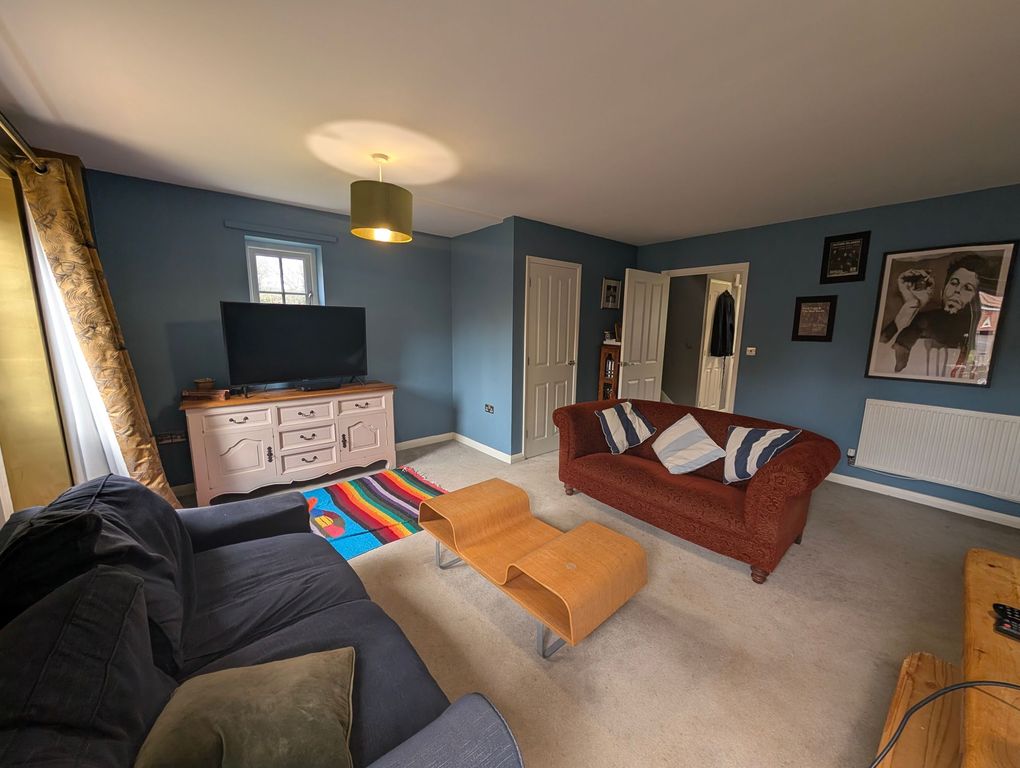 Property photo 3 of 12