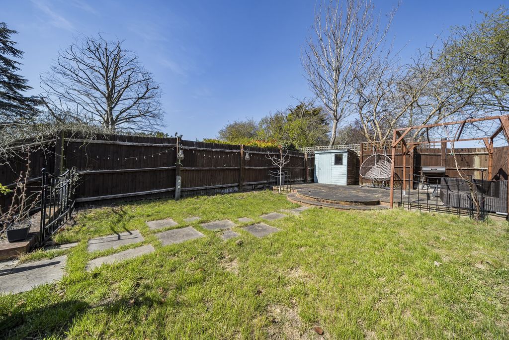 Property photo 3 of 24 Garden
