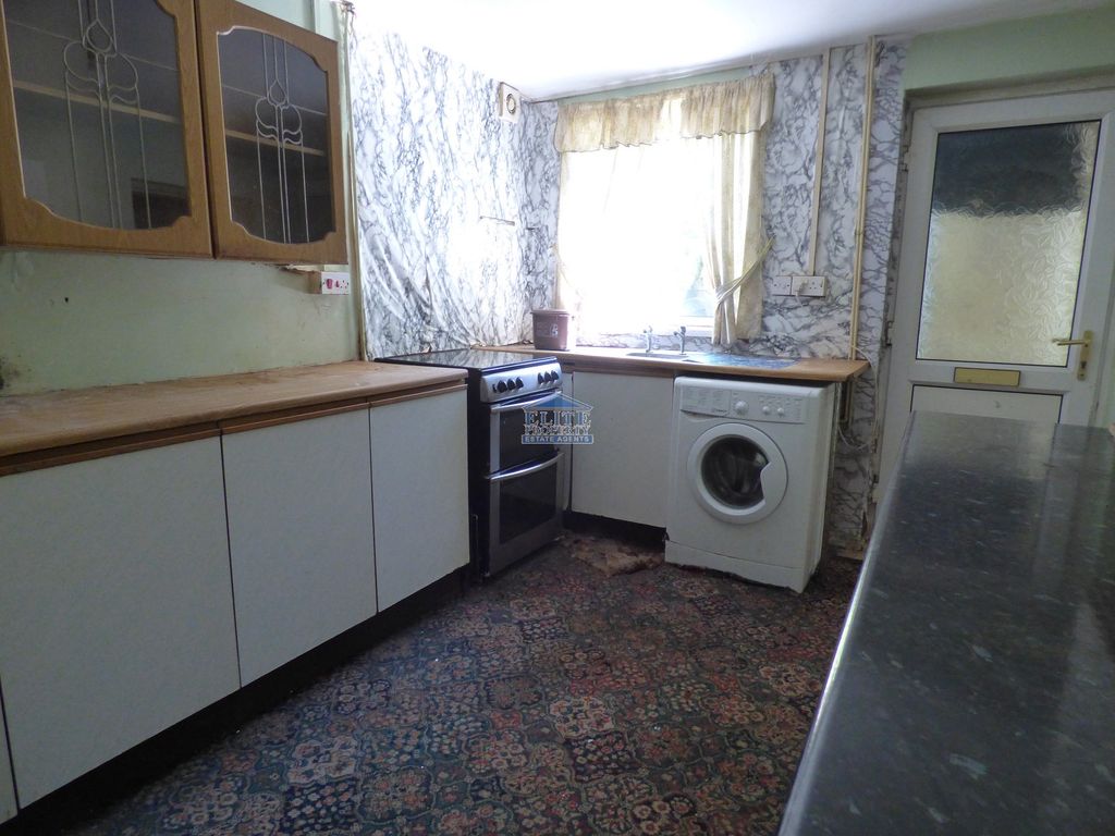 Property photo 2 of 14 Kitchen