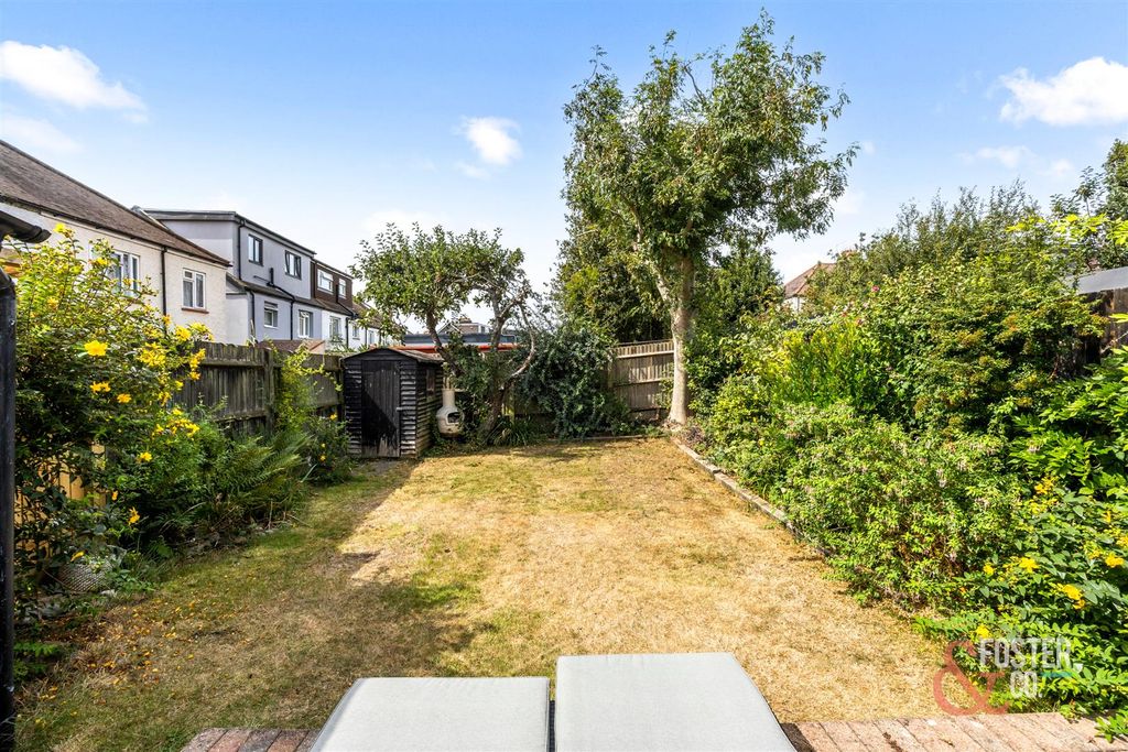 Property photo 3 of 43 Aldrington Avenue, 6-034.Jpg