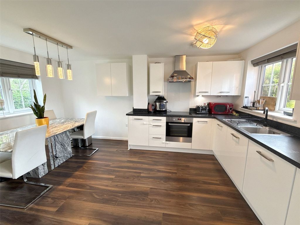 Property photo 2 of 12 Dining Kitchen