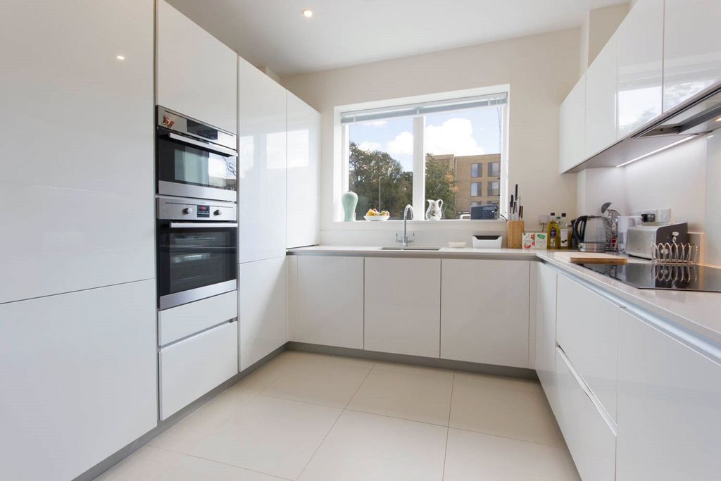 Property photo 2 of 17 Kitchen