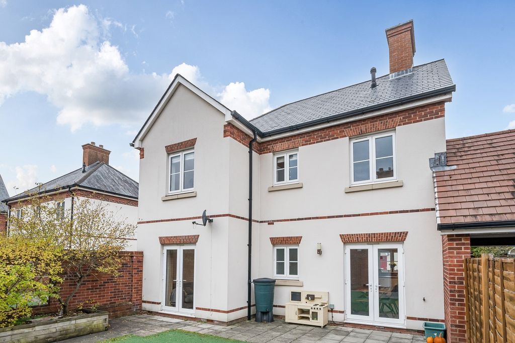 Property photo 2 of 20